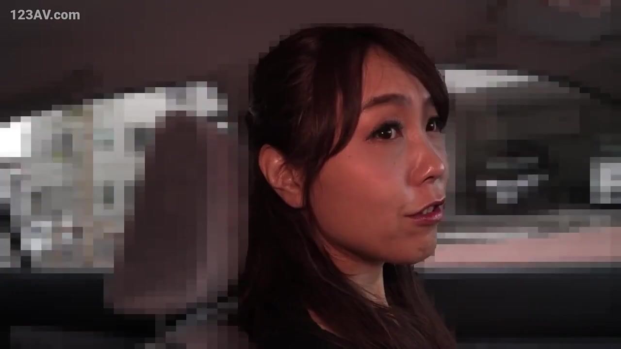 夫に隠れてお小遣い稼ぎする刺激に飢えた人妻 - 佐和 -